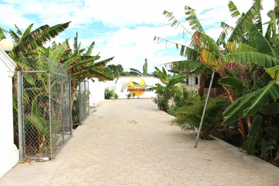 Auberge Pont-Gaudin Gonaives エクステリア 写真