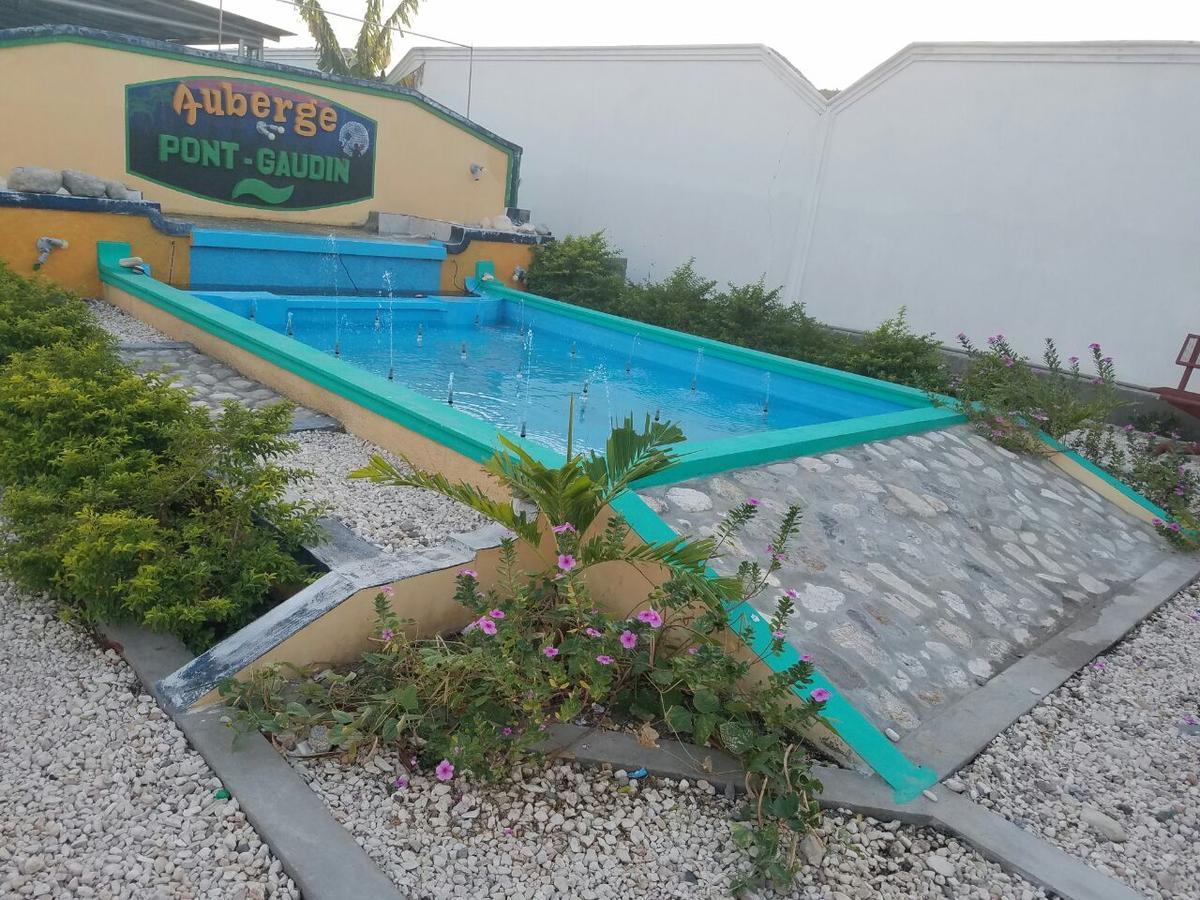 Auberge Pont-Gaudin Gonaives エクステリア 写真